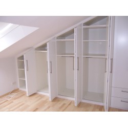 Шкафы под углом  для мансарды 